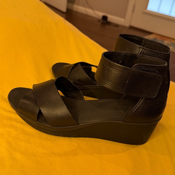 Naturalizer Black Women's Sandals - Picture 3 of 6